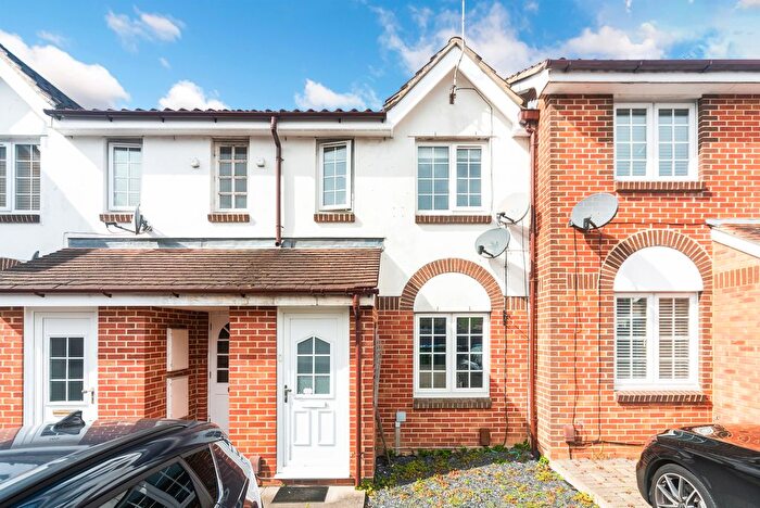 1 Bedroom Flat To Rent In Shaw Drive, Walton-On-Thames, Surrey, KT12