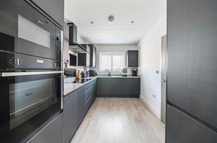 4 Bedroom Town House To Rent In Compton Road, Portsmouth, Hampshire, PO2