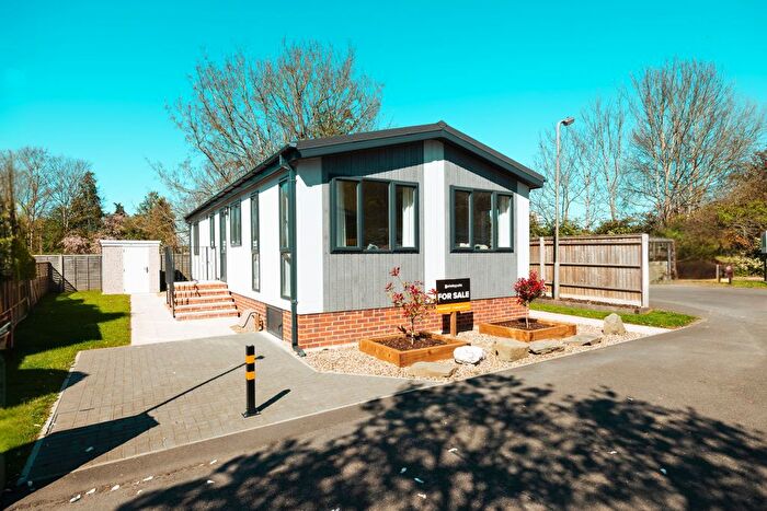 2 Bedroom Park Home For Sale In South Side Penton Park, Chertsey, KT16