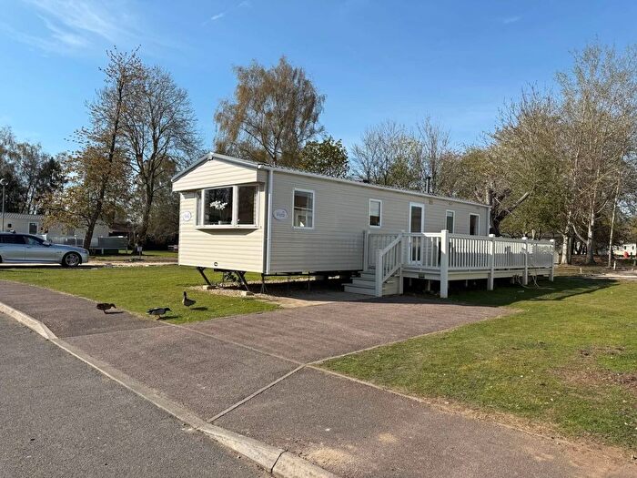 3 Bedroom Park Home For Sale In Sleaford Road, Tattershall, Lincoln, LN4