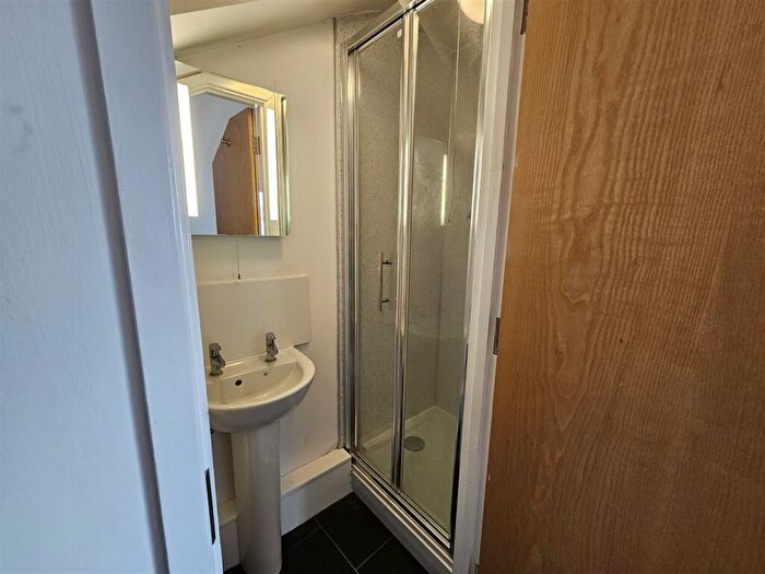 5 Bedroom Flat To Rent In Bed Student Flats, The Forum, Tiverton Way, CB1