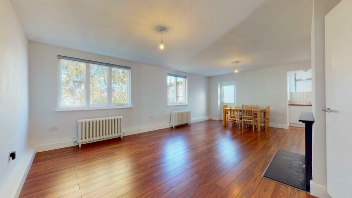 2 Bedroom Ground Flat To Rent In St. Annes Close, N6