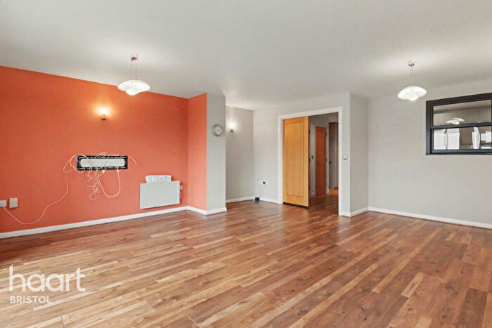 2 Bedroom Apartment To Rent In Deanery Road, Bristol, BS1