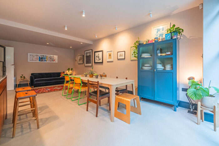 3 Bedroom Maisonette To Rent In Pemberton Gardens, , Archway, London, N19