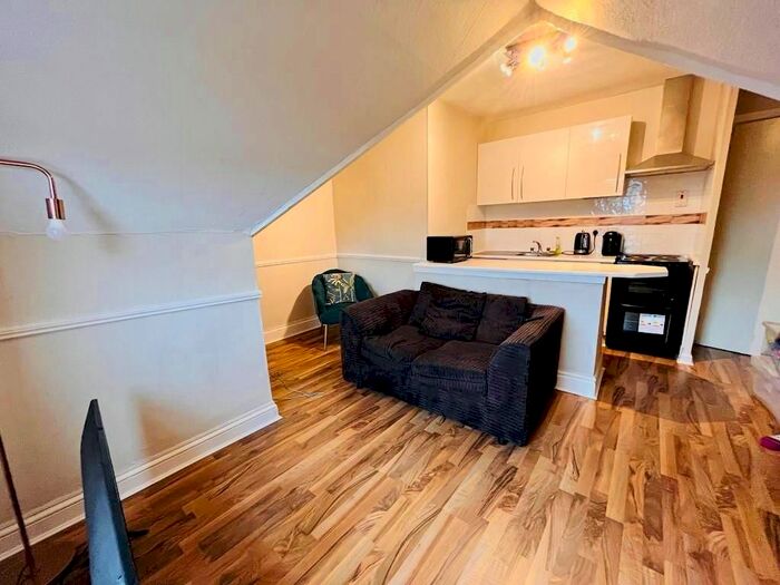 1 Bedroom Flat To Rent In Ashley Road, Parkstone, Poole, BH14