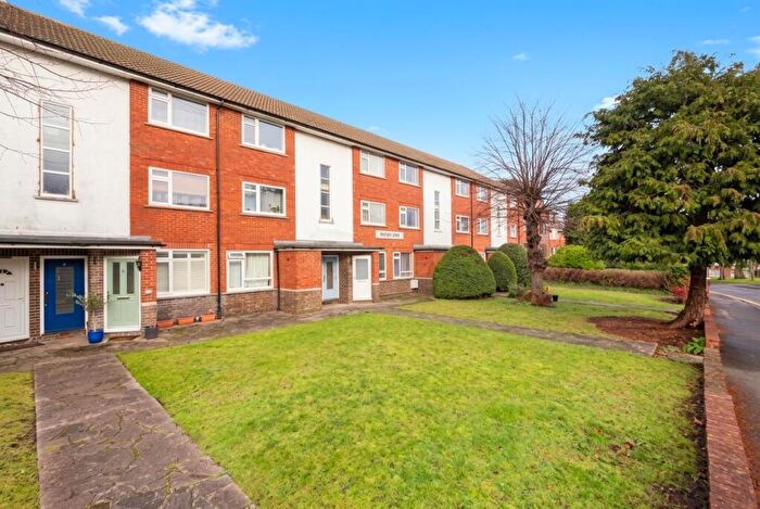 2 Bedroom Apartment To Rent In Grange Road, Sutton, SM2