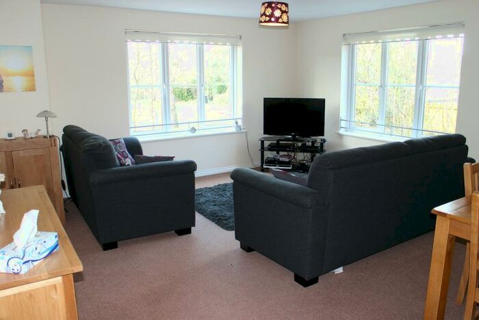 2 Bedroom Flat To Rent In West Wellhall Wynd, Hamilton, ML3