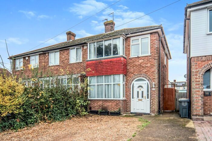 3 Bedroom Semi-Detached House To Rent In Cedar Road, Bedford MK42