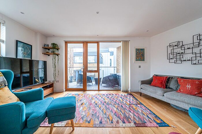 2 Bedroom Flat For Sale In Canonbury Road, London, N1
