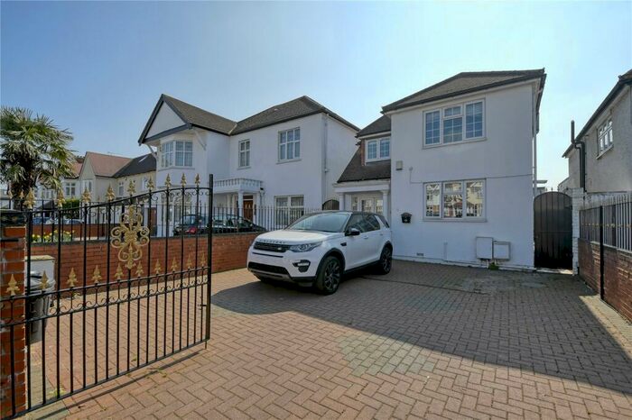 4 Bedroom Detached House To Rent In Broadwalk, London, E18