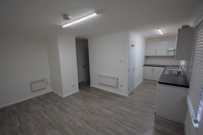 Studio To Rent In Queens Road, Slough, SL1