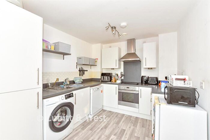 2 Bedroom Flat For Sale In Fratton Way, Southsea, Hampshire, PO4