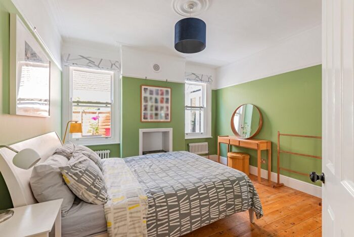 2 Bedroom Flat To Rent In Sternhold Avenue, London, SW2