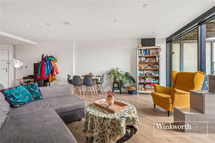 1 Bedroom Apartment To Rent In Churchyard Row, London, Uk, SE11