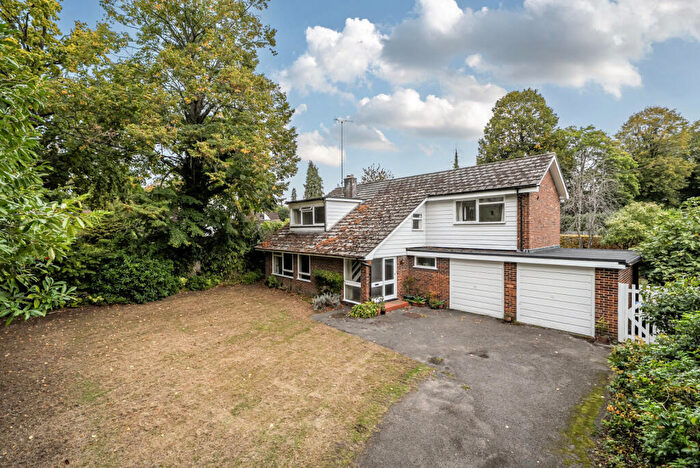 4 Bedroom Detached House For Sale In White Rose Lane, Woking, GU22