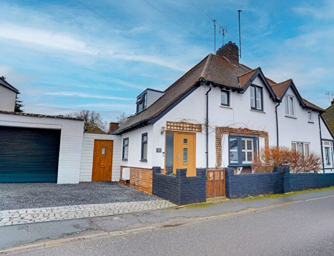 3 Bedroom Semi Detached House For Sale In Centre Drive, Newmarket, CB8