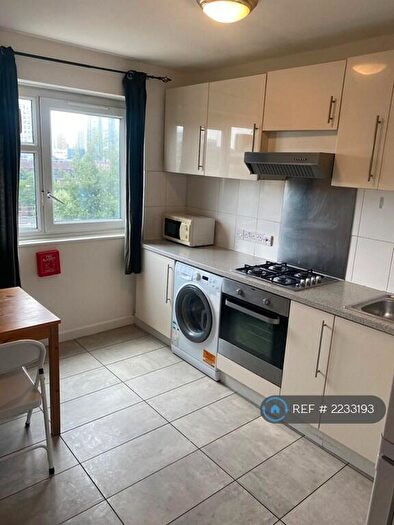 3 Bedroom Flat To Rent In Cropley Court, London, N1