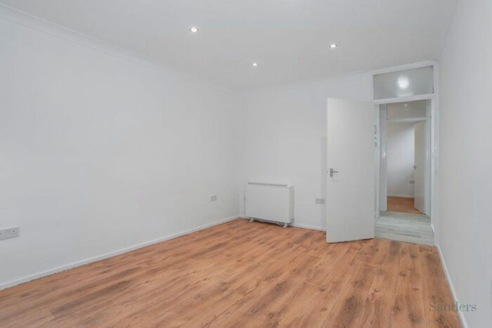 2 Bedroom Flat To Rent In Massie Road, Hackney, London, E8