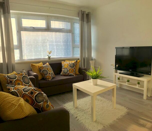 4 Bedroom Maisonette To Rent In Halesowen House, Meriden Road, PO5