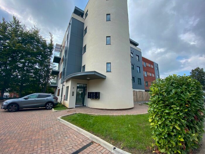 2 Bedroom Flat To Rent In Colonial House, Great North Road, Hatfield, AL9