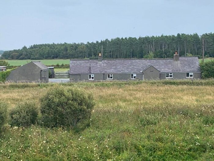 2 Bedroom Bungalow For Sale In Pen Cob, Malltraeth, Anglesey, LL62
