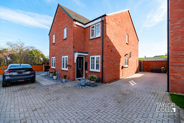 3 Bedroom Semi Detached House For Sale In Oak Close, Polesworth, B78