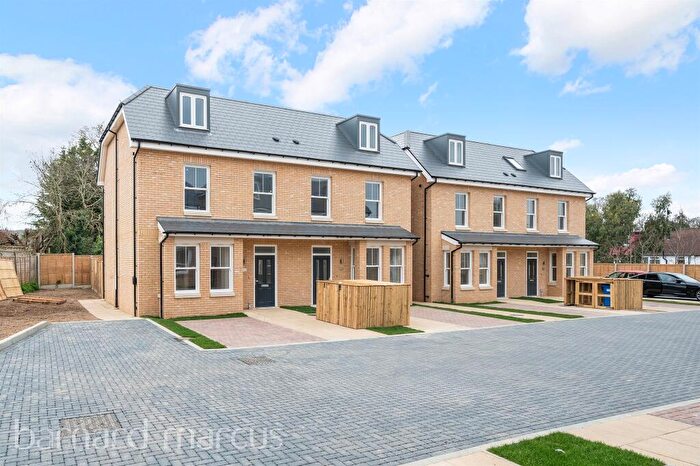 3 Bedroom Semi Detached House For Sale In Greenway Drive, Croydon, CR0