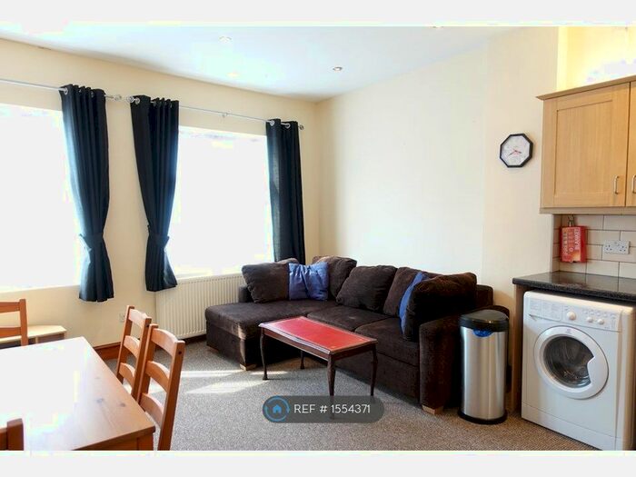 2 Bedroom Flat To Rent In Rye Lane, London, SE15