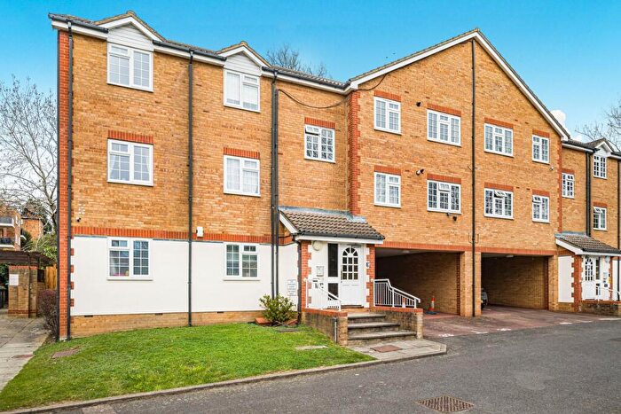 2 Bedroom Flat For Sale In Hanson Close, Beckenham, BR3