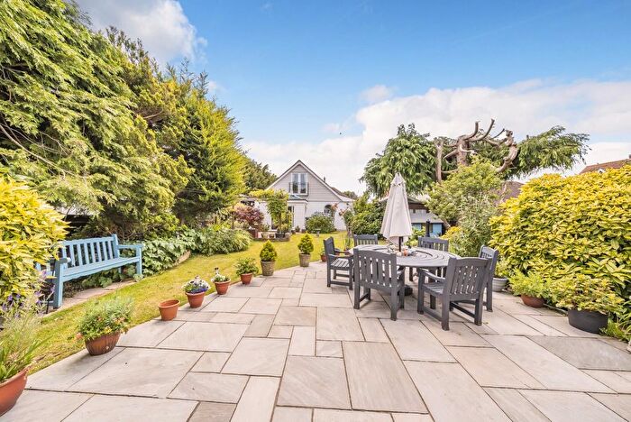 3 Bedroom Chalet For Sale In Cross Way, Havant, PO9