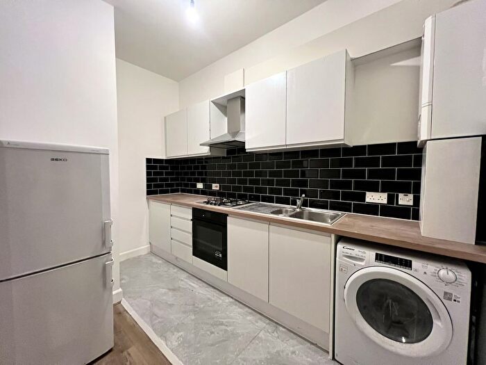 2 Bedroom Flat To Rent In Amersham Road, SE14