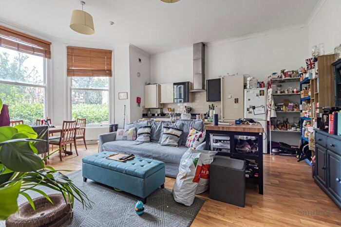 2 Bedroom Flat To Rent In Highbury New Park, Islington, London, N5