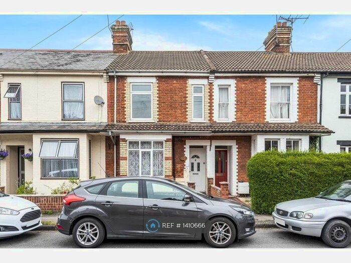 3 Bedroom Terraced House To Rent In Willow Road, Aylesbury, HP19