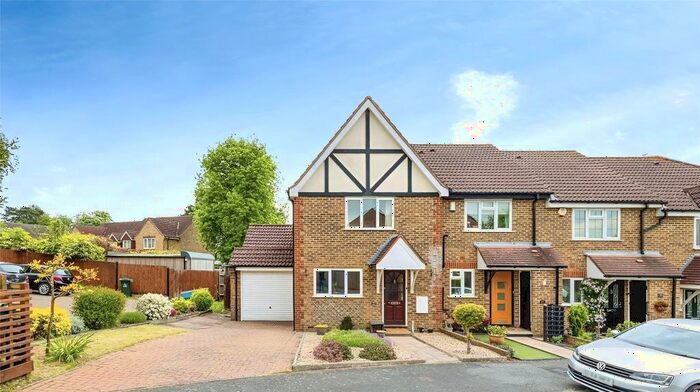 3 Bedroom Detached House To Rent In Glenmore Gardens, Abbots Langley, Hertfordshire, WD5