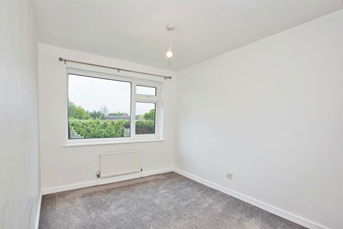 3 Bedroom Semi-Detached House For Sale In Wessex Road, Yeovil, BA21