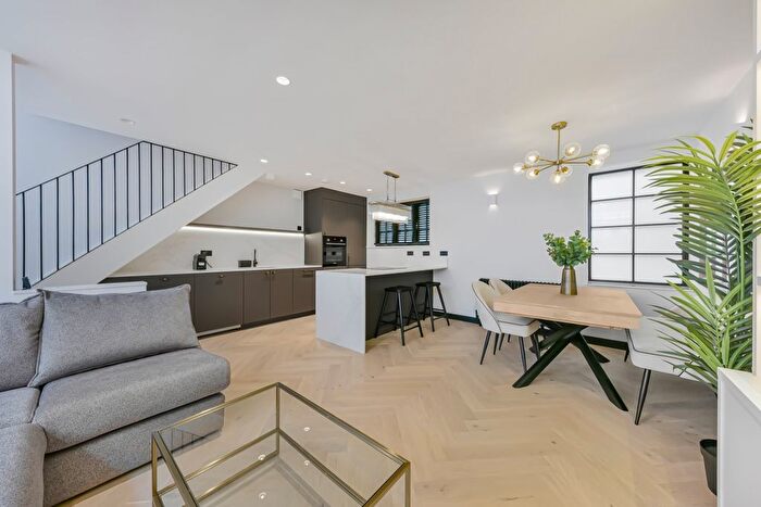 3 Bedroom Terraced House To Rent In Collins Yard, Angel, N1