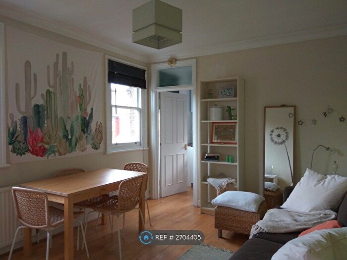 1 Bedroom Flat To Rent In Grosvenor Gardens, London, NW2