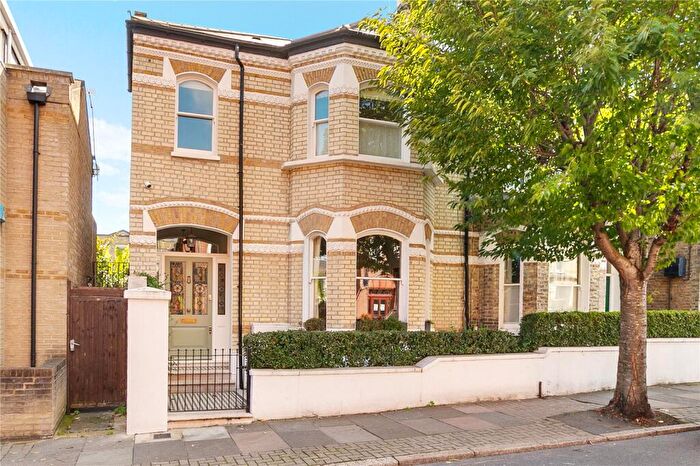 4 Bedroom End Of Terrace House For Sale In Wakehurst Road, London, SW11