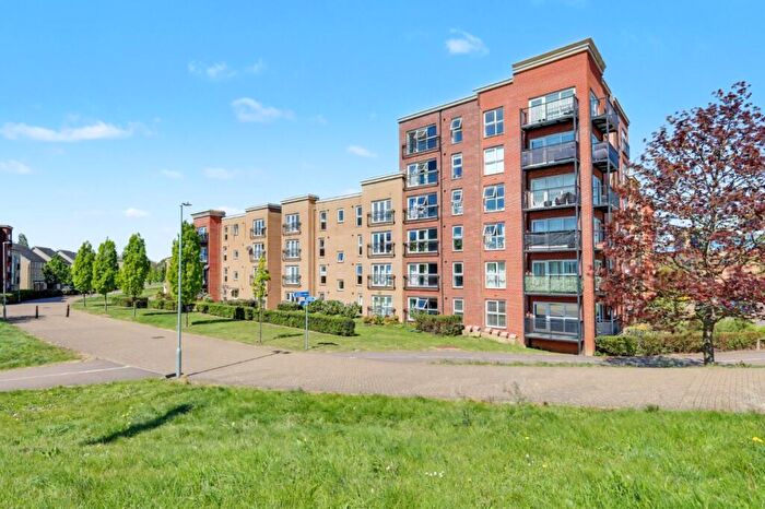 2 Bedroom Flat For Sale In Blake Avenue, Basildon, Essex, SS14