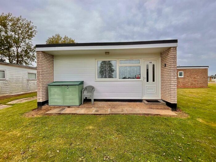 2 Bedroom Chalet For Sale In Florida Holiday Park, Hemsby, NR29