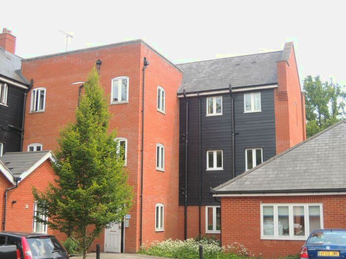 2 Bedroom Flat To Rent In The Hythe, CO2