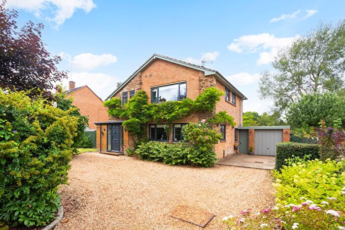 4 Bedroom Detached House For Sale In School Lane, Warmington, OX17