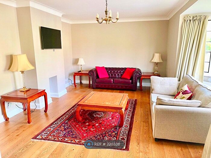 2 Bedroom Flat To Rent In Chiswick, London, W4