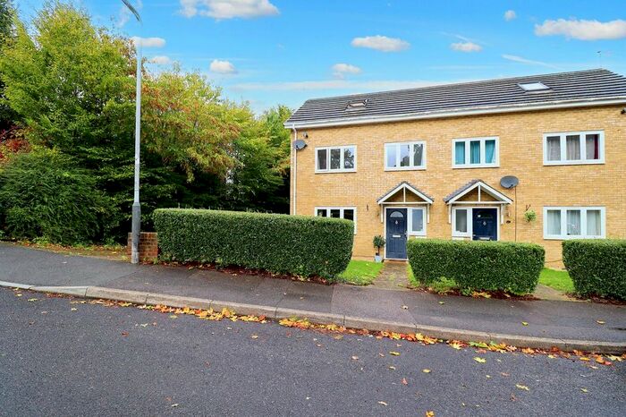 4 Bedroom Semi-Detached House To Rent In School Rise, Tunbridge Wells, TN2