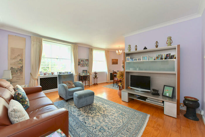 2 Bedroom Flat To Rent In Clarence Terrace, Regents Park, NW1