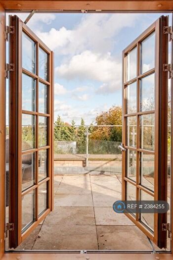 5 Bedroom Detached House To Rent In Tenterden Grove, London, NW4