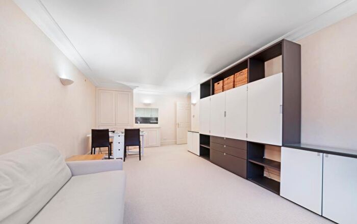 2 Bedroom Apartment To Rent In Grove End Road, St John's Wood, London, NW8