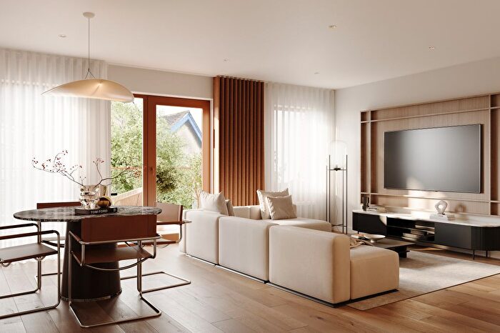 2 Bedroom Flat For Sale In Cuckoo Hill Drive, Pinner, HA5