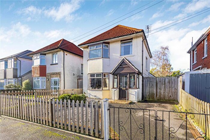 3 Bedroom Detached House For Sale In Southill Road, Winton, Bournemouth, BH9