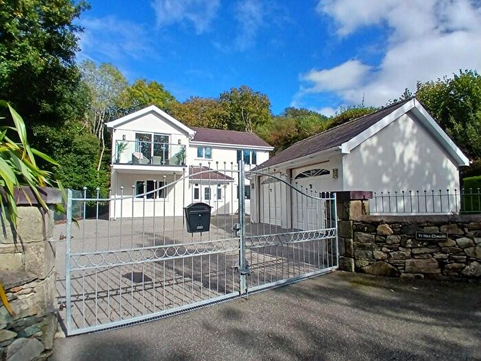 4 Bedroom Detached House For Sale In Bethesda, LL57